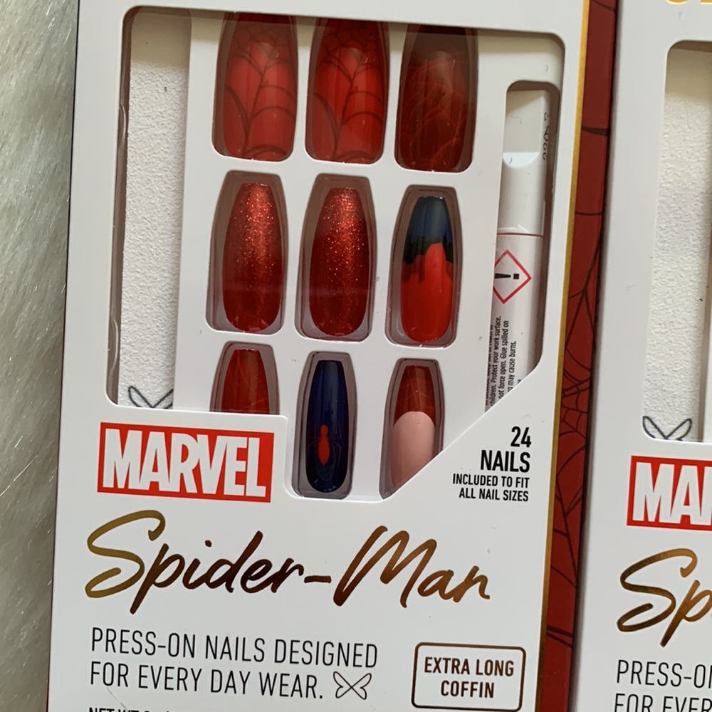 Clutch Cosmetics Marvel Spider-Man Statement Glitter Design Press-On Nails Set - Picture 2 of 10